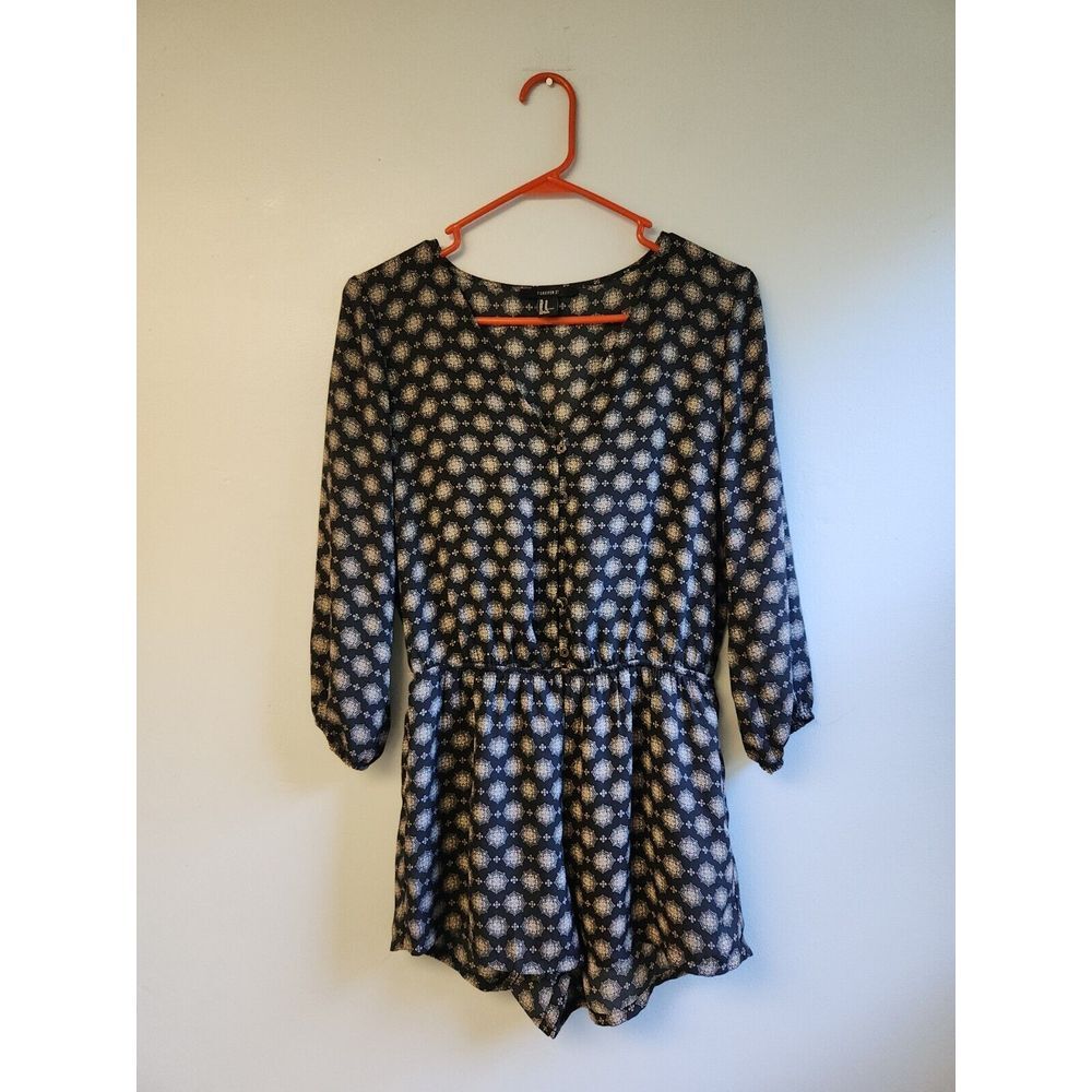 Forever 21 Romper Long Sleeve Button Down Geometric Pattern‎ Size M